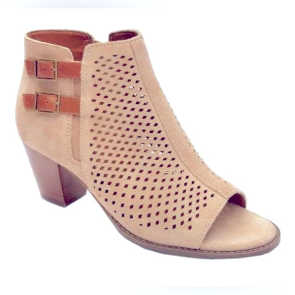 Vionic Chryssa Tan Suede Perforated Peep-Toe Ankle Bootie Women's Size 9 - Picture 1 of 15